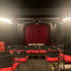 Theater Tiefrot